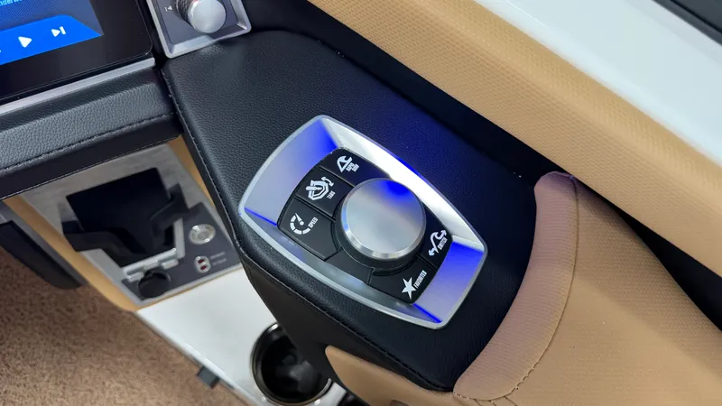 Slide: The Image of Mastercraft XT22 2026 - 64