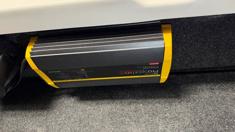 Slide: The Image of Mastercraft XT22 2026 - 45
