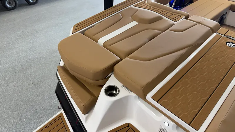 Slide: The Image of Mastercraft XT22 2026 - 14