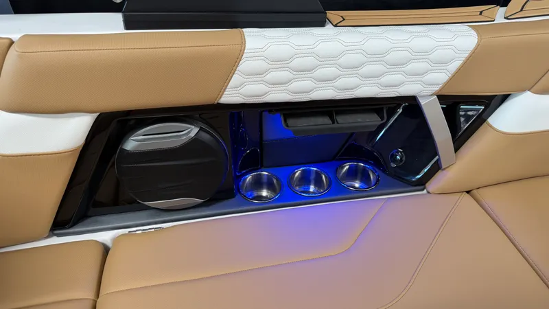 Slide: The Image of Mastercraft XT22 2026 - 32