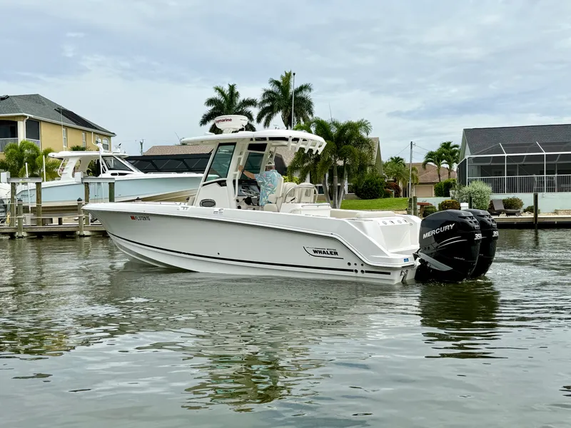 Slide: The Image of Boston Whaler 280 OUTRAGE 2021 - 1