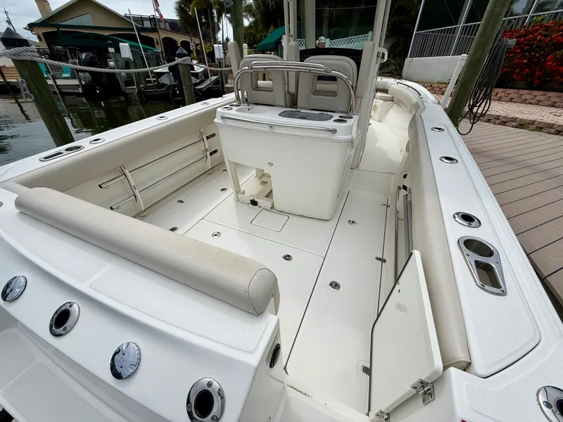 Slide: The Image of Boston Whaler 280 OUTRAGE 2021 - 12