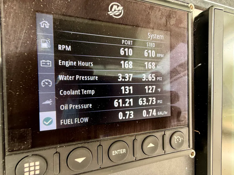Slide: The Image of Boston Whaler 280 OUTRAGE 2021 - 19