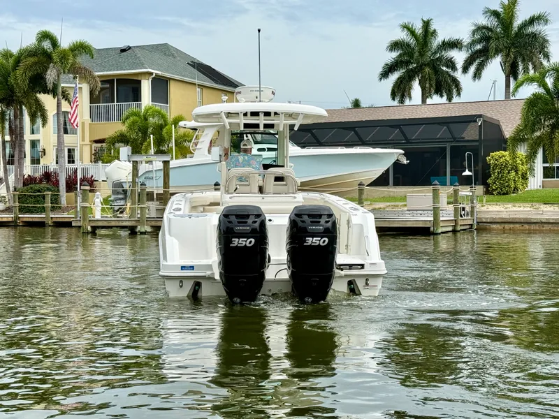 Slide: The Image of Boston Whaler 280 OUTRAGE 2021 - 2