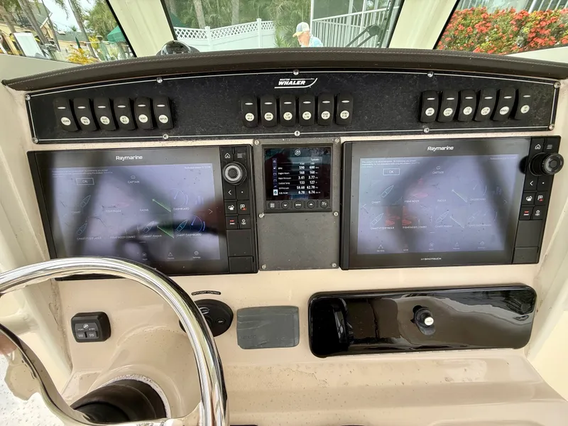 Slide: The Image of Boston Whaler 280 OUTRAGE 2021 - 20