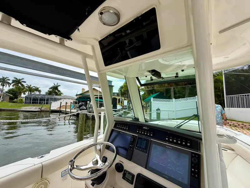 Slide: The Image of Boston Whaler 280 OUTRAGE 2021 - 23