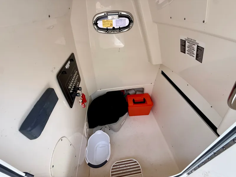 Slide: The Image of Boston Whaler 280 OUTRAGE 2021 - 24