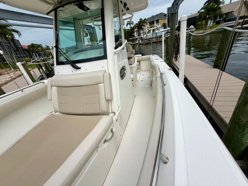 Slide: The Image of Boston Whaler 280 OUTRAGE 2021 - 30
