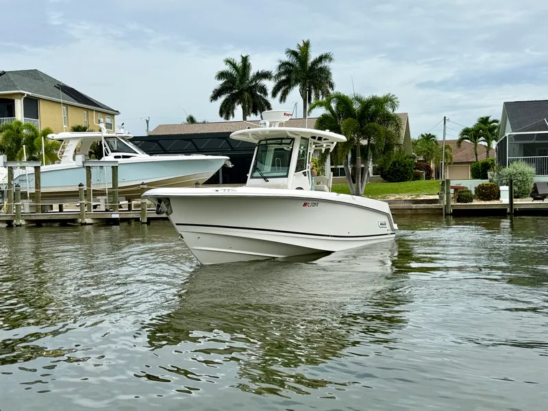 Slide: The Image of Boston Whaler 280 OUTRAGE 2021 - 33