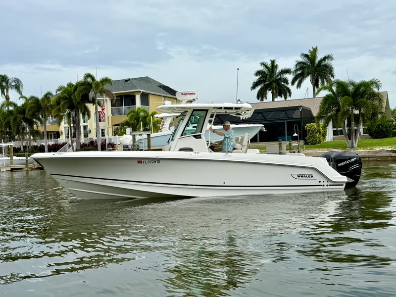 Slide: The Image of Boston Whaler 280 OUTRAGE 2021 - 34