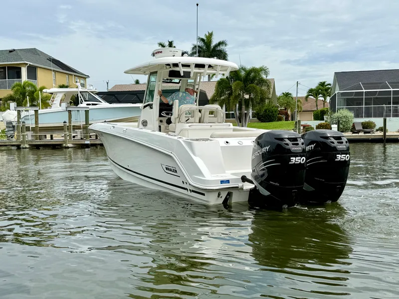 Slide: The Image of Boston Whaler 280 OUTRAGE 2021 - 35