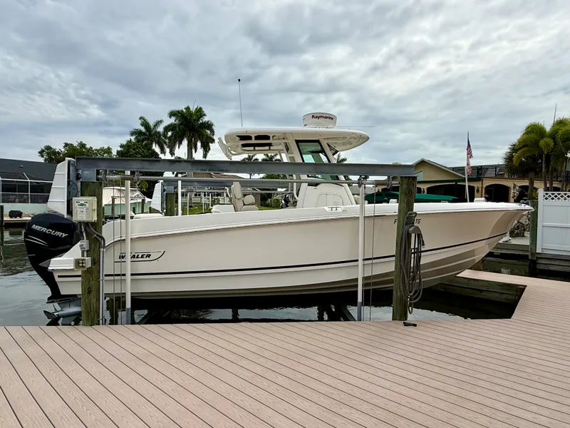 Slide: The Image of Boston Whaler 280 OUTRAGE 2021 - 4