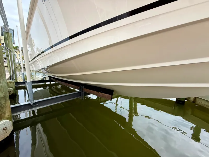 Slide: The Image of Boston Whaler 280 OUTRAGE 2021 - 9