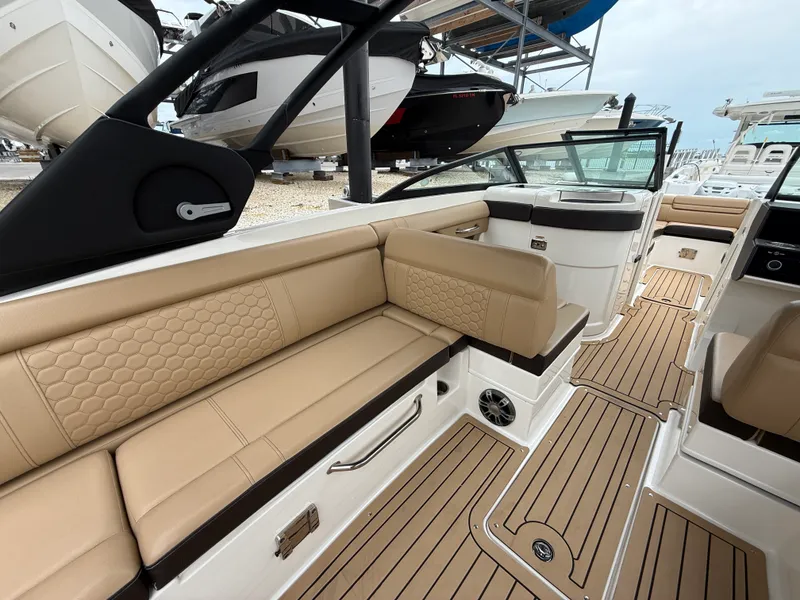 Slide: The Image of Sea Ray SDX 270 Outboard 2022 - 13