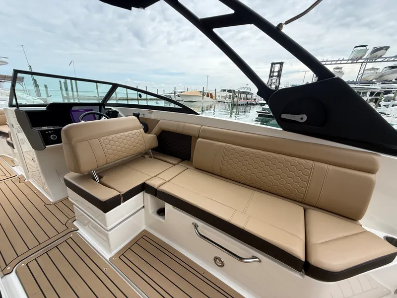 Slide: The Image of Sea Ray SDX 270 Outboard 2022 - 16