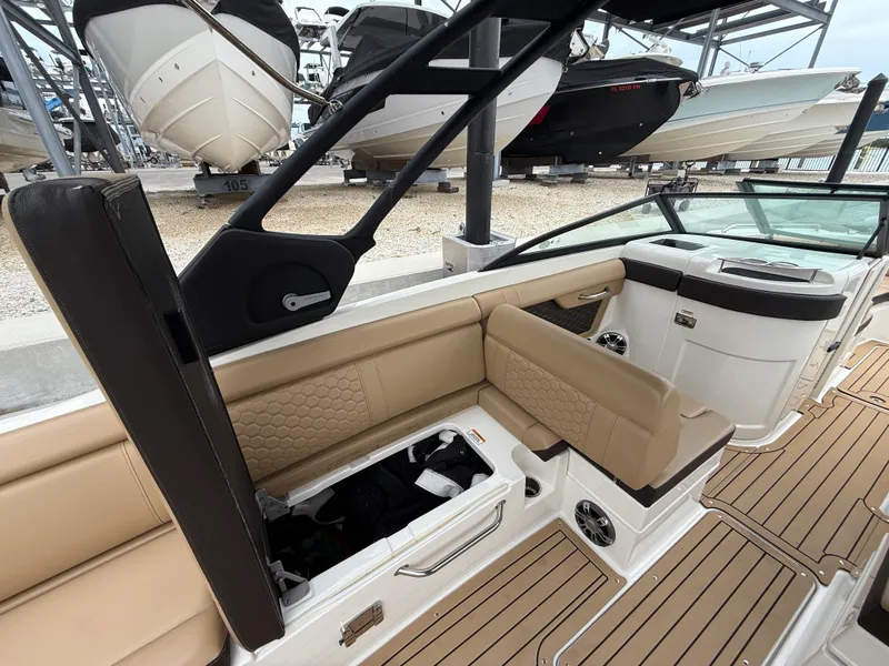 Slide: The Image of Sea Ray SDX 270 Outboard 2022 - 19