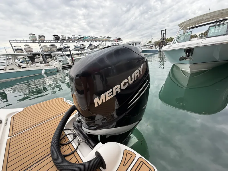 Slide: The Image of Sea Ray SDX 270 Outboard 2022 - 22