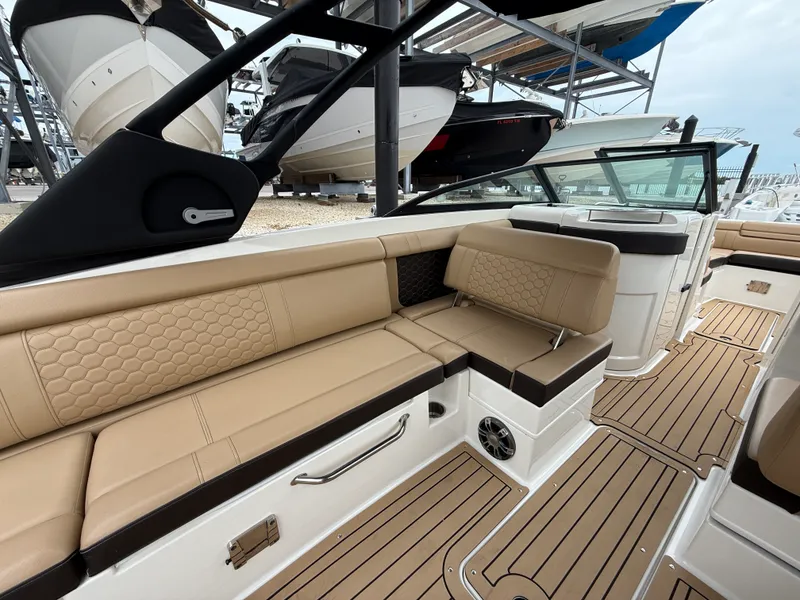 Slide: The Image of Sea Ray SDX 270 Outboard 2022 - 32