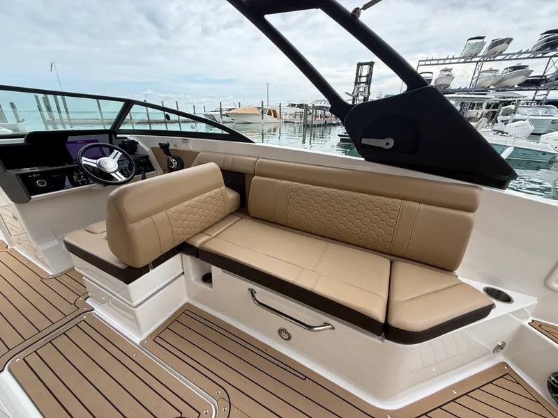Slide: The Image of Sea Ray SDX 270 Outboard 2022 - 33