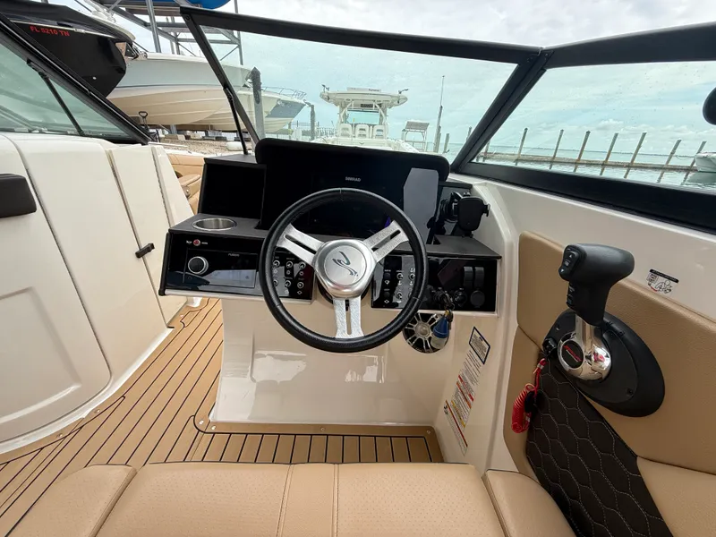 Slide: The Image of Sea Ray SDX 270 Outboard 2022 - 6