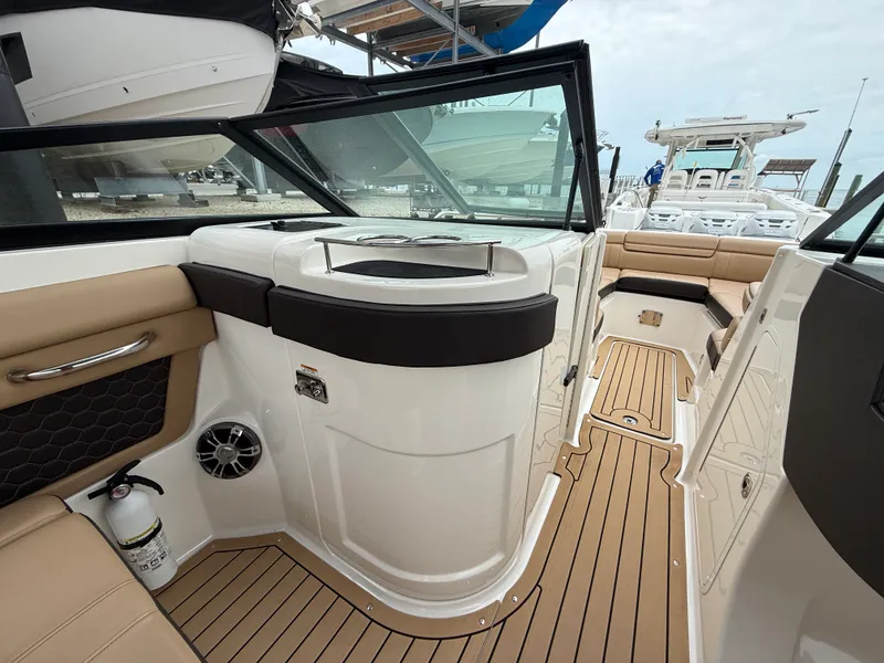 Slide: The Image of Sea Ray SDX 270 Outboard 2022 - 8