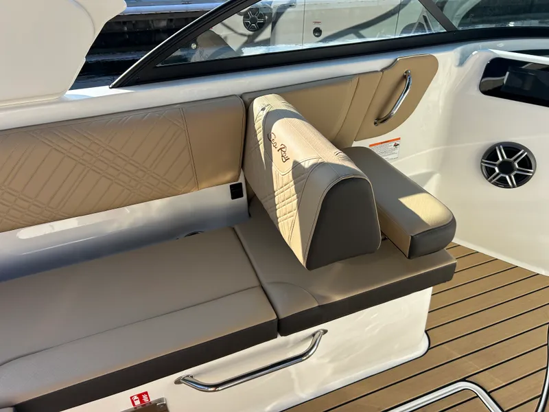Slide: The Image of Sea Ray SDX 230 Outboard 2026 - 17