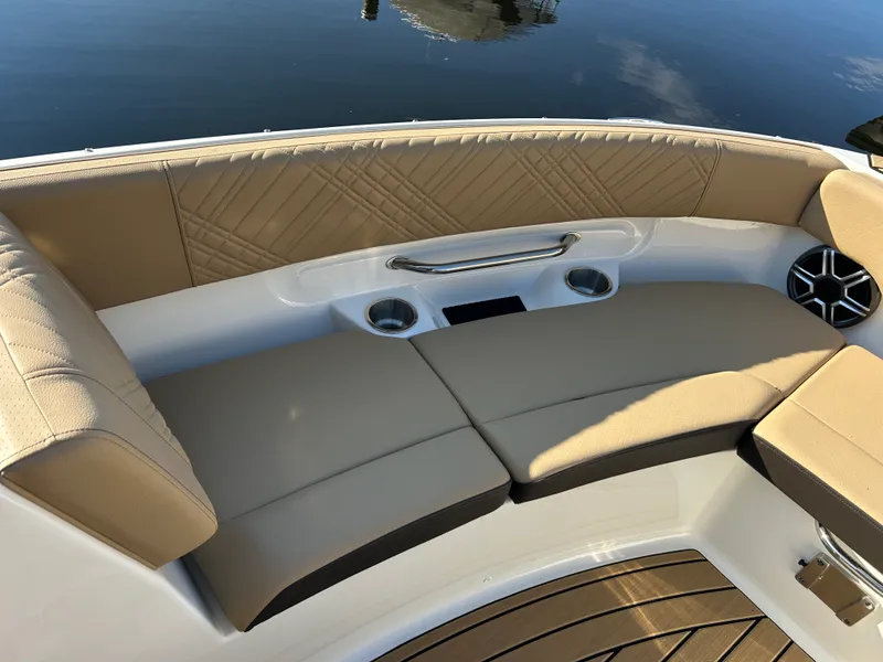 Slide: The Image of Sea Ray SDX 230 Outboard 2026 - 24