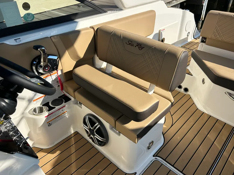 Slide: The Image of Sea Ray SDX 230 Outboard 2026 - 15