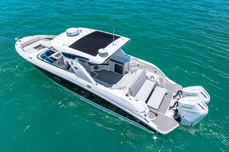 Slide: The Image of Sea Ray SLX 350 Outboard 2026 - 11