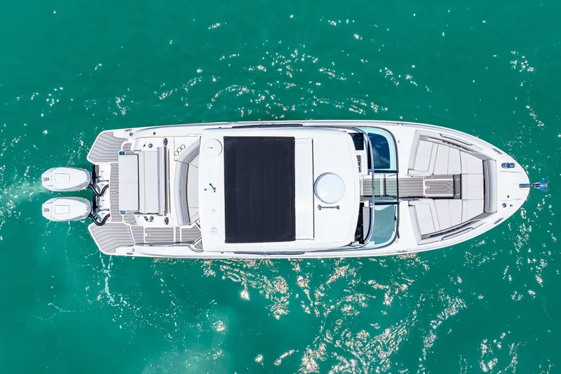 Slide: The Image of Sea Ray SLX 350 Outboard 2026 - 14