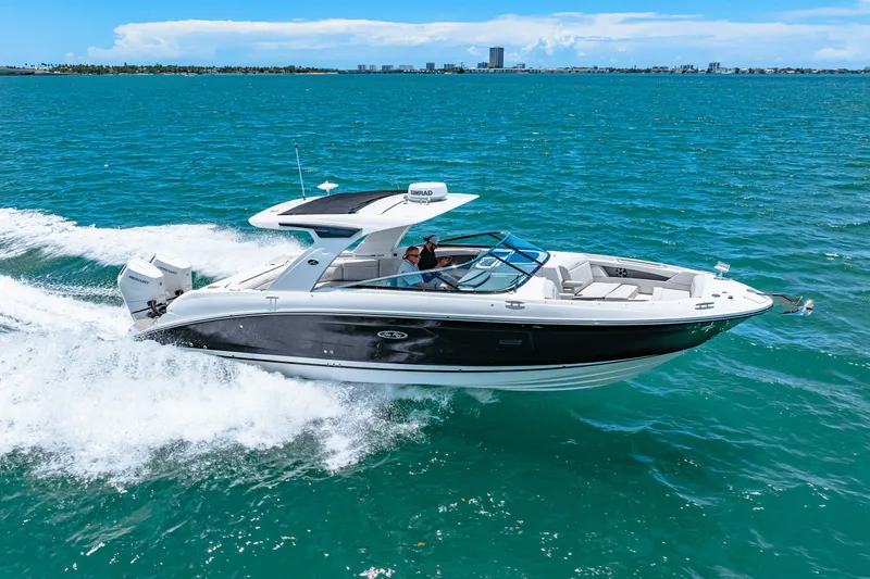 Slide: The Image of Sea Ray SLX 350 Outboard 2026 - 16