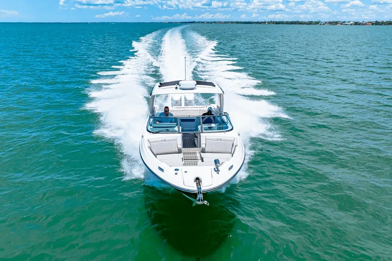 Slide: The Image of Sea Ray SLX 350 Outboard 2026 - 18