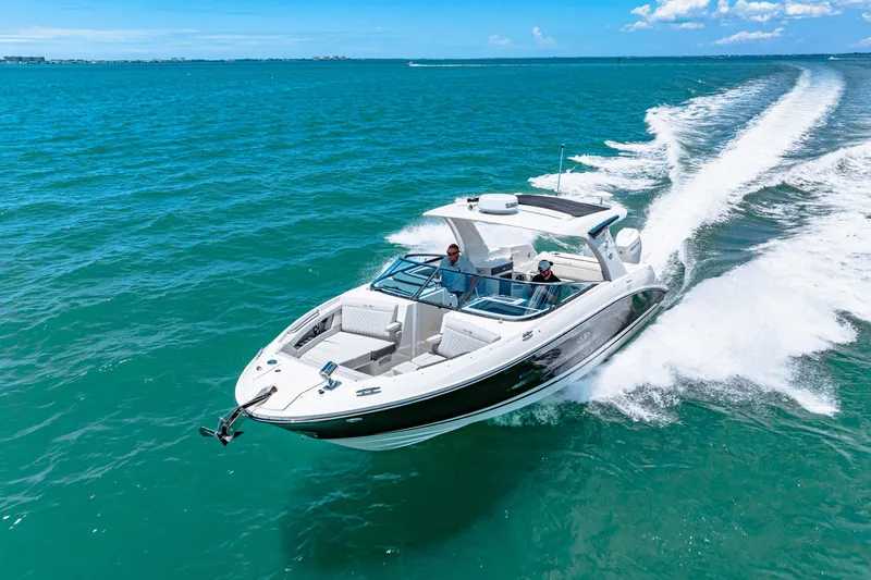 Slide: The Image of Sea Ray SLX 350 Outboard 2026 - 19