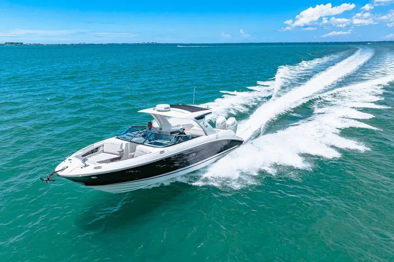 Slide: The Image of Sea Ray SLX 350 Outboard 2026 - 20