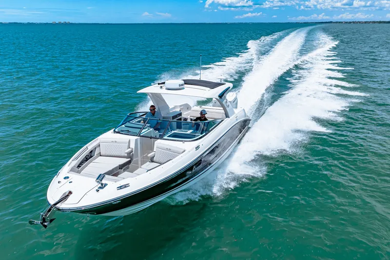 Slide: The Image of Sea Ray SLX 350 Outboard 2026 - 21