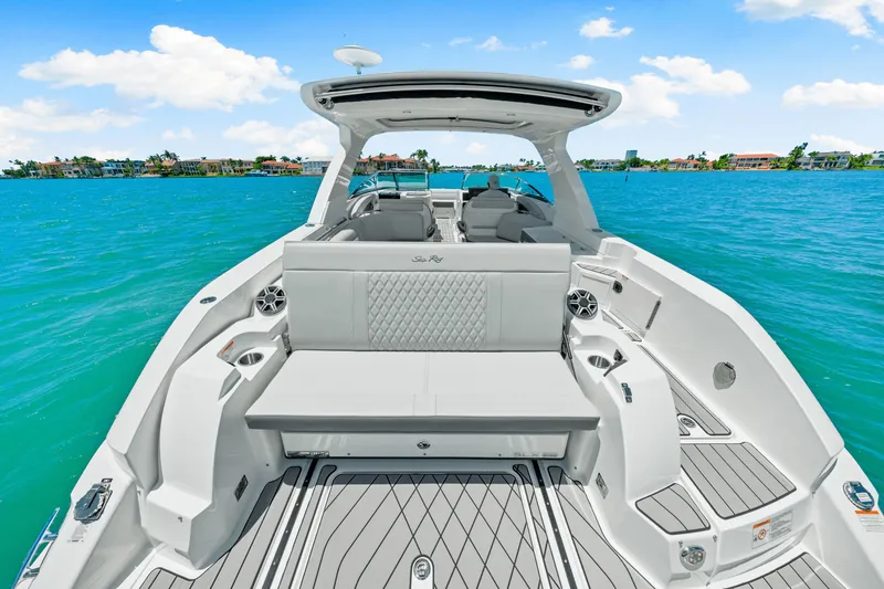 Slide: The Image of Sea Ray SLX 350 Outboard 2026 - 28