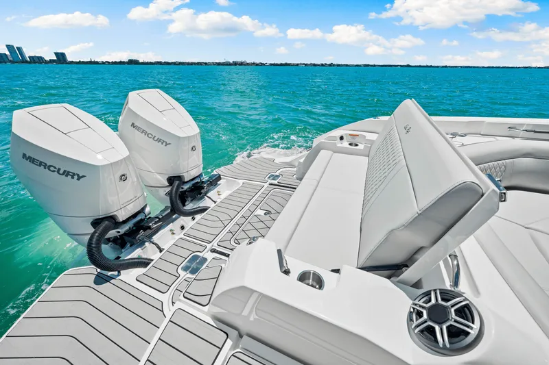 Slide: The Image of Sea Ray SLX 350 Outboard 2026 - 30