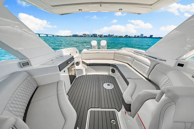 Slide: The Image of Sea Ray SLX 350 Outboard 2026 - 36