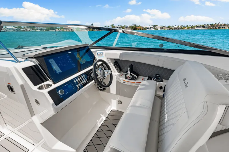 Slide: The Image of Sea Ray SLX 350 Outboard 2026 - 42