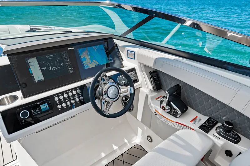 Slide: The Image of Sea Ray SLX 350 Outboard 2026 - 43