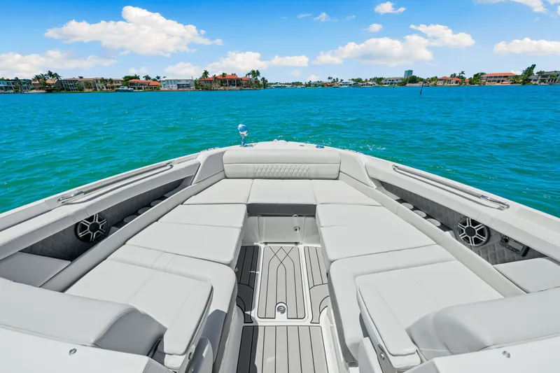 Slide: The Image of Sea Ray SLX 350 Outboard 2026 - 46