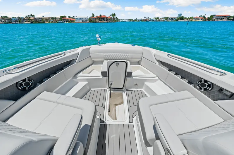 Slide: The Image of Sea Ray SLX 350 Outboard 2026 - 47