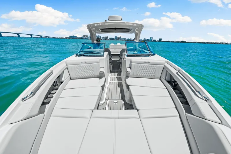 Slide: The Image of Sea Ray SLX 350 Outboard 2026 - 48