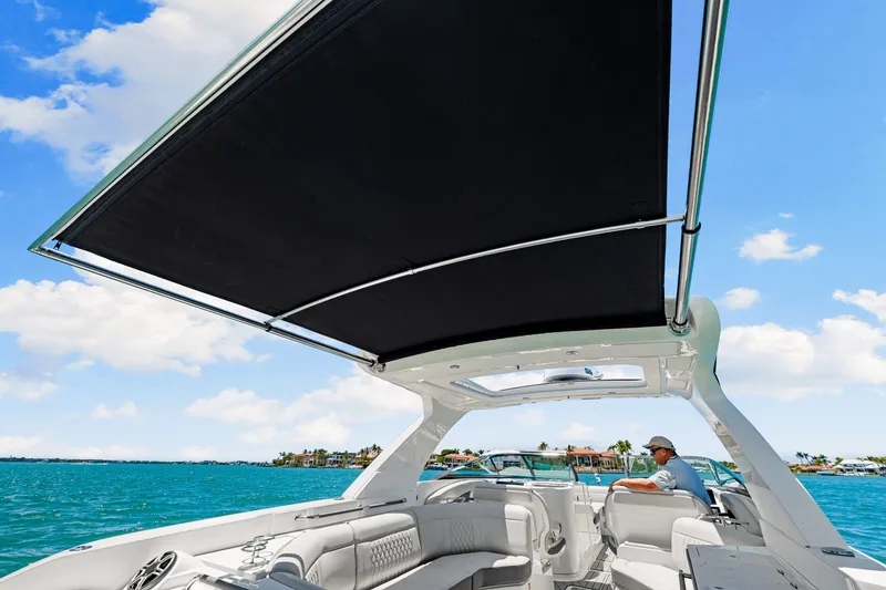 Slide: The Image of Sea Ray SLX 350 Outboard 2026 - 49