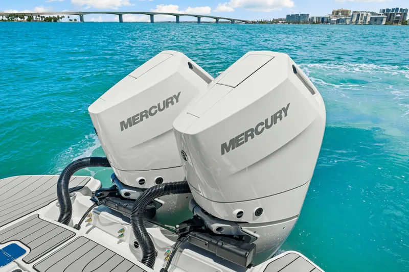 Slide: The Image of Sea Ray SLX 350 Outboard 2026 - 51