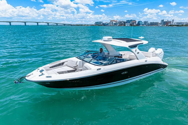 Slide: The Image of Sea Ray SLX 350 Outboard 2026 - 7