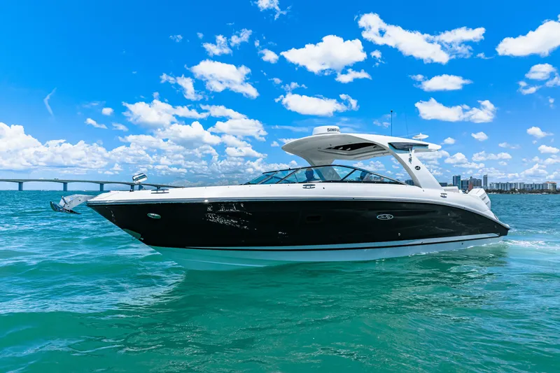 Slide: The Image of Sea Ray SLX 350 Outboard 2026 - 9