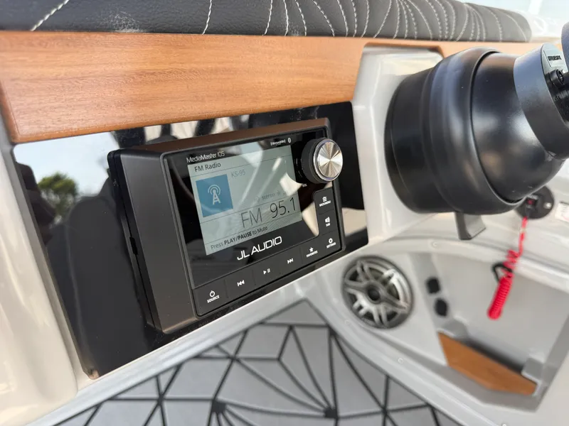 Slide: The Image of Harris Grand Mariner 250 2026 - 49