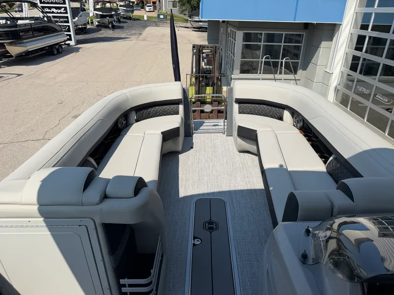 Slide: The Image of Harris Grand Mariner 250 2026 - 53