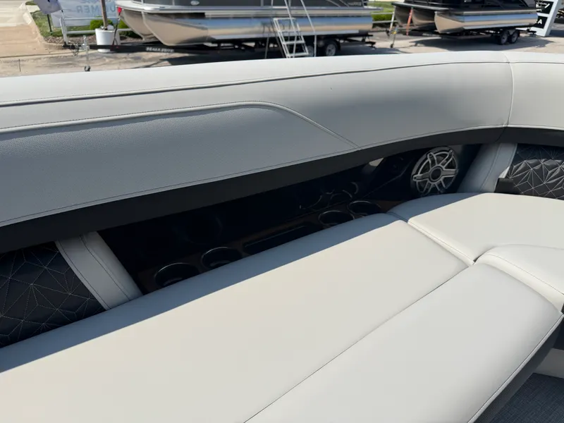 Slide: The Image of Harris Grand Mariner 250 2026 - 60